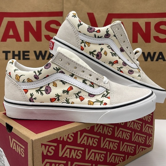 Vans WMNS Floral Canvas Sneakers Old Skool
Poppy Floral Cream
VNA5KRSCRM - Picture 7 of 16